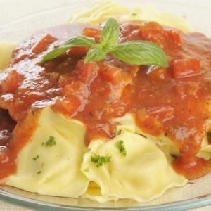 Spinach Ravioli with Roasted Red Pepper Sauce